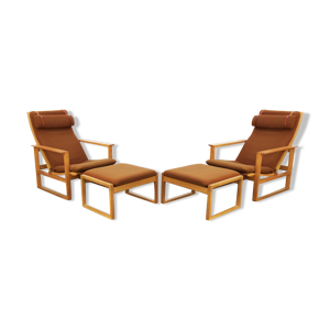 Fauteuils modèle 2254 avec ottomanes