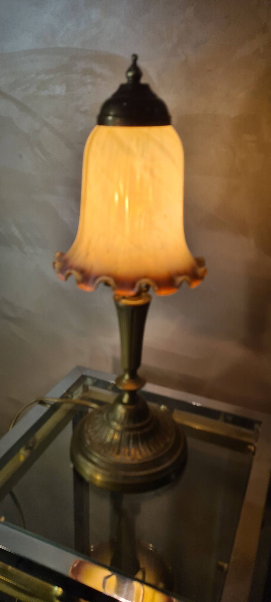 Art deco bronze lamp with pretty purple tulip, 41x15 electricity ok