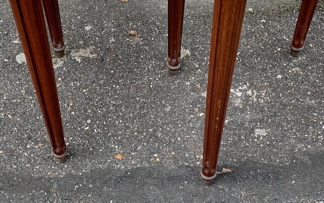 Table basse bouillotte de style Louis XVI