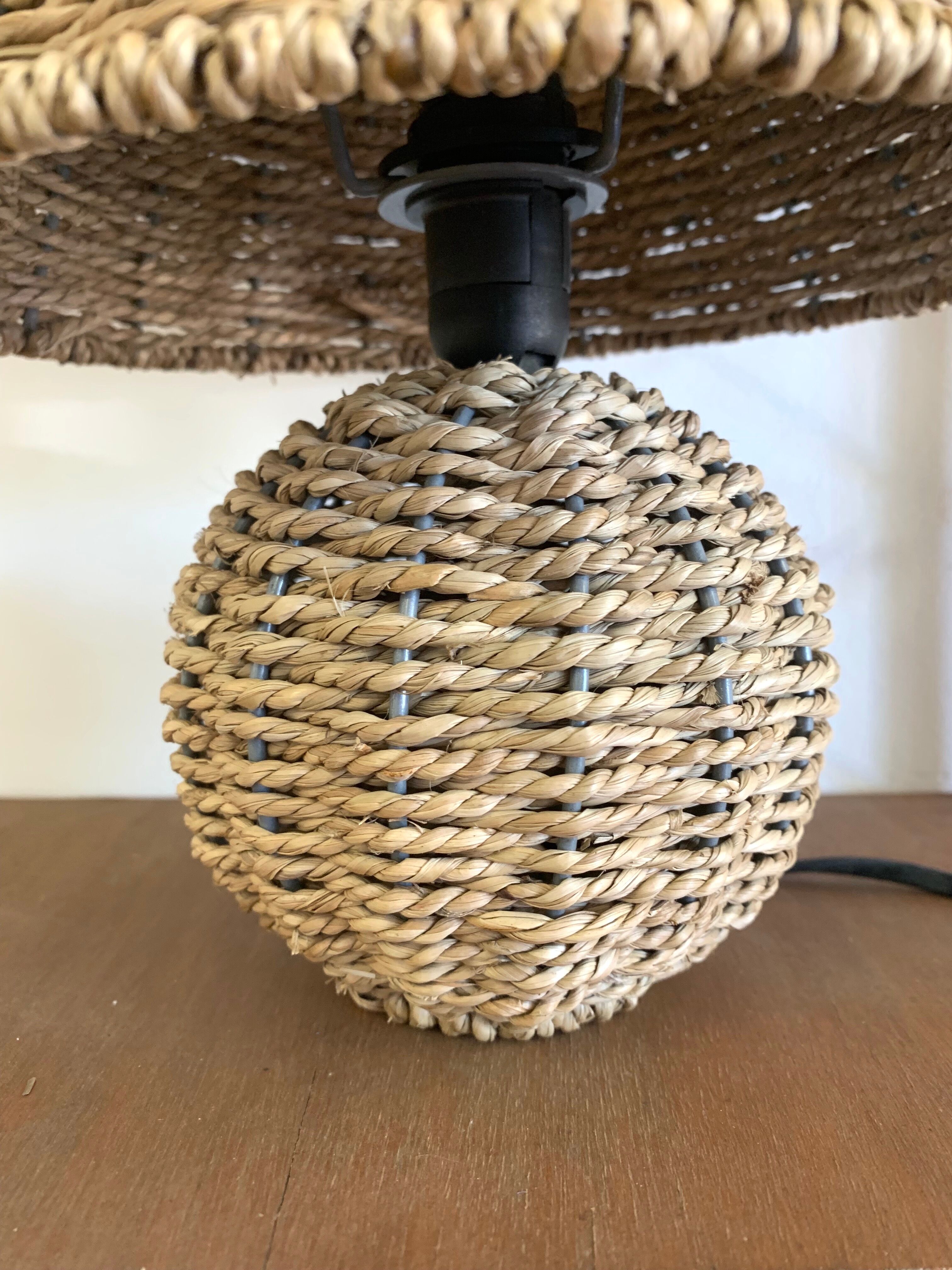 Lampe de chevet en osier