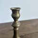 Grand flambeau / bougeoir ancien en laiton – Style Louis XIV