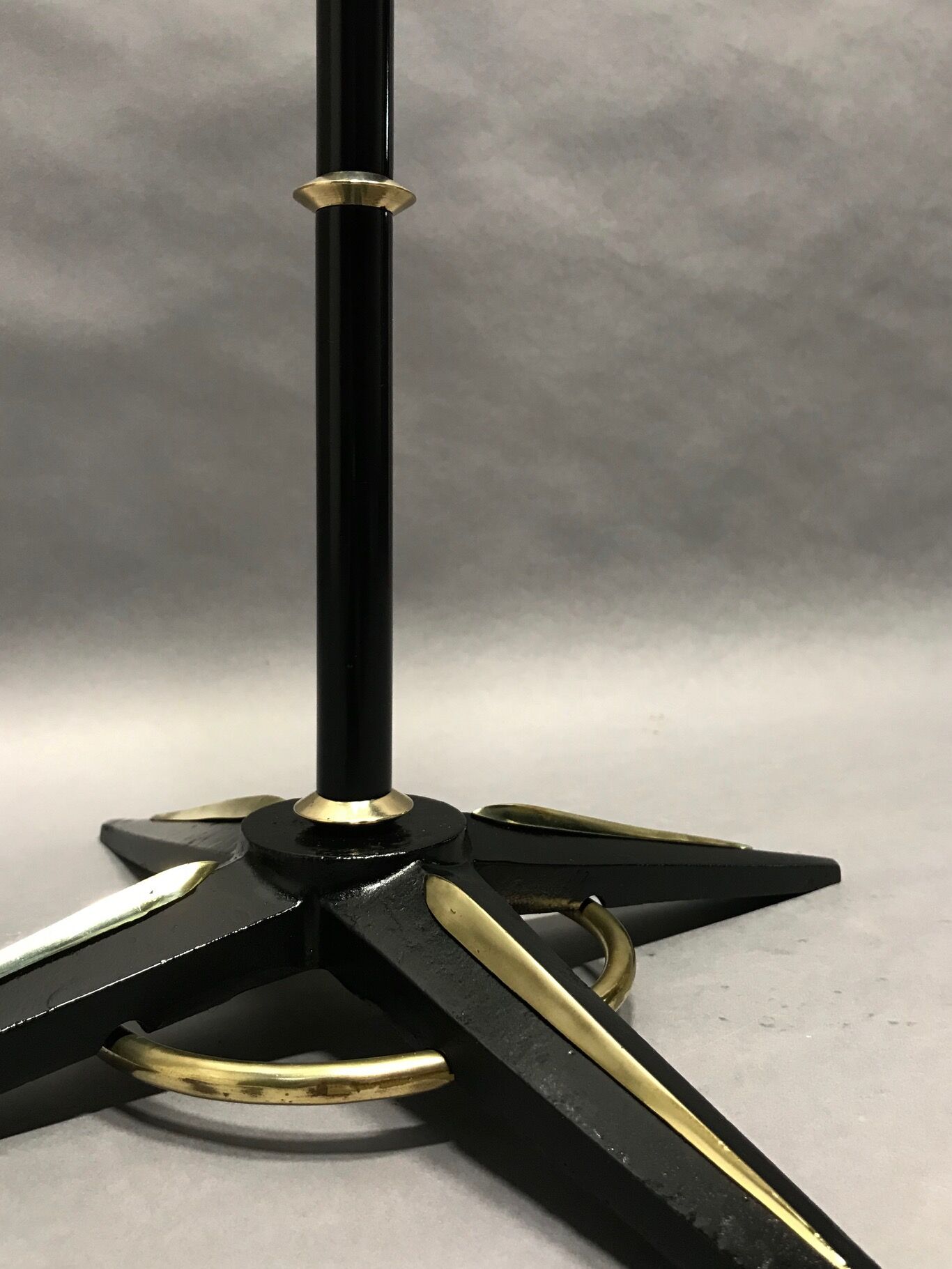Lampadaire de Gilles Sermadiras pour la galerie Maison et Jardin