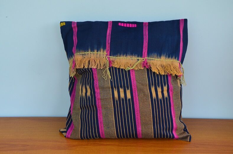 Cushion cover in blue baoulé fabric