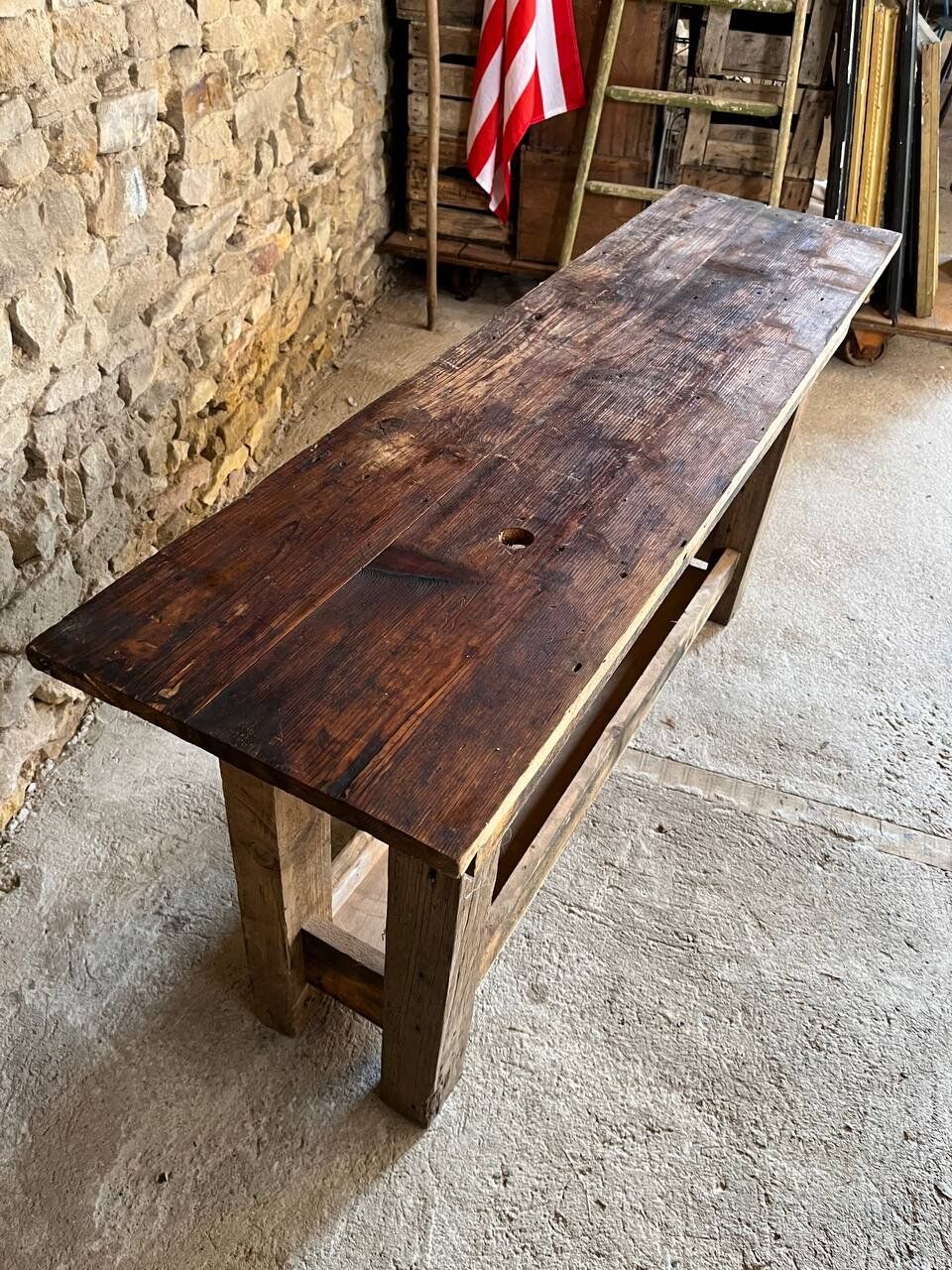 Console dark raw wood