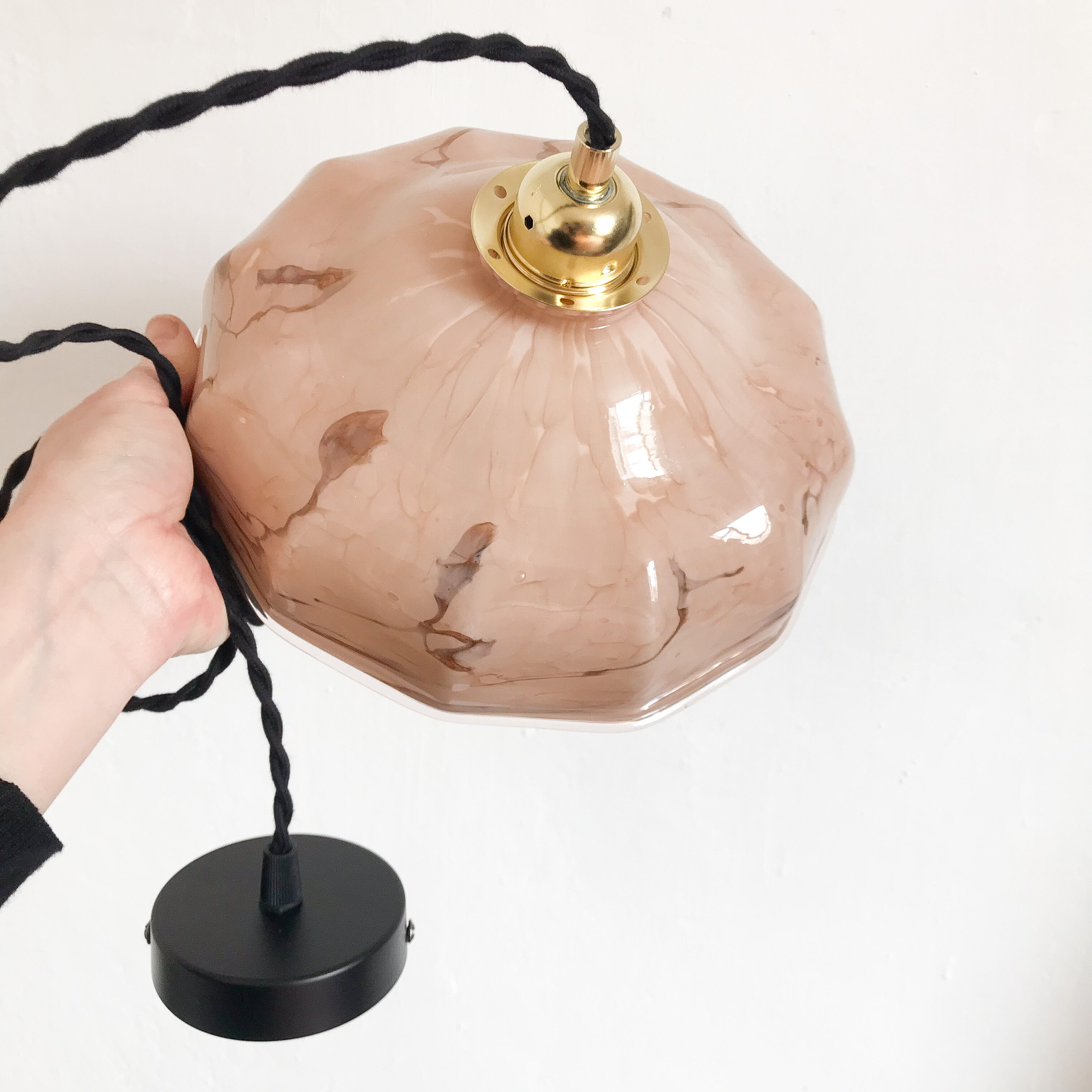 Marbled opaline suspension