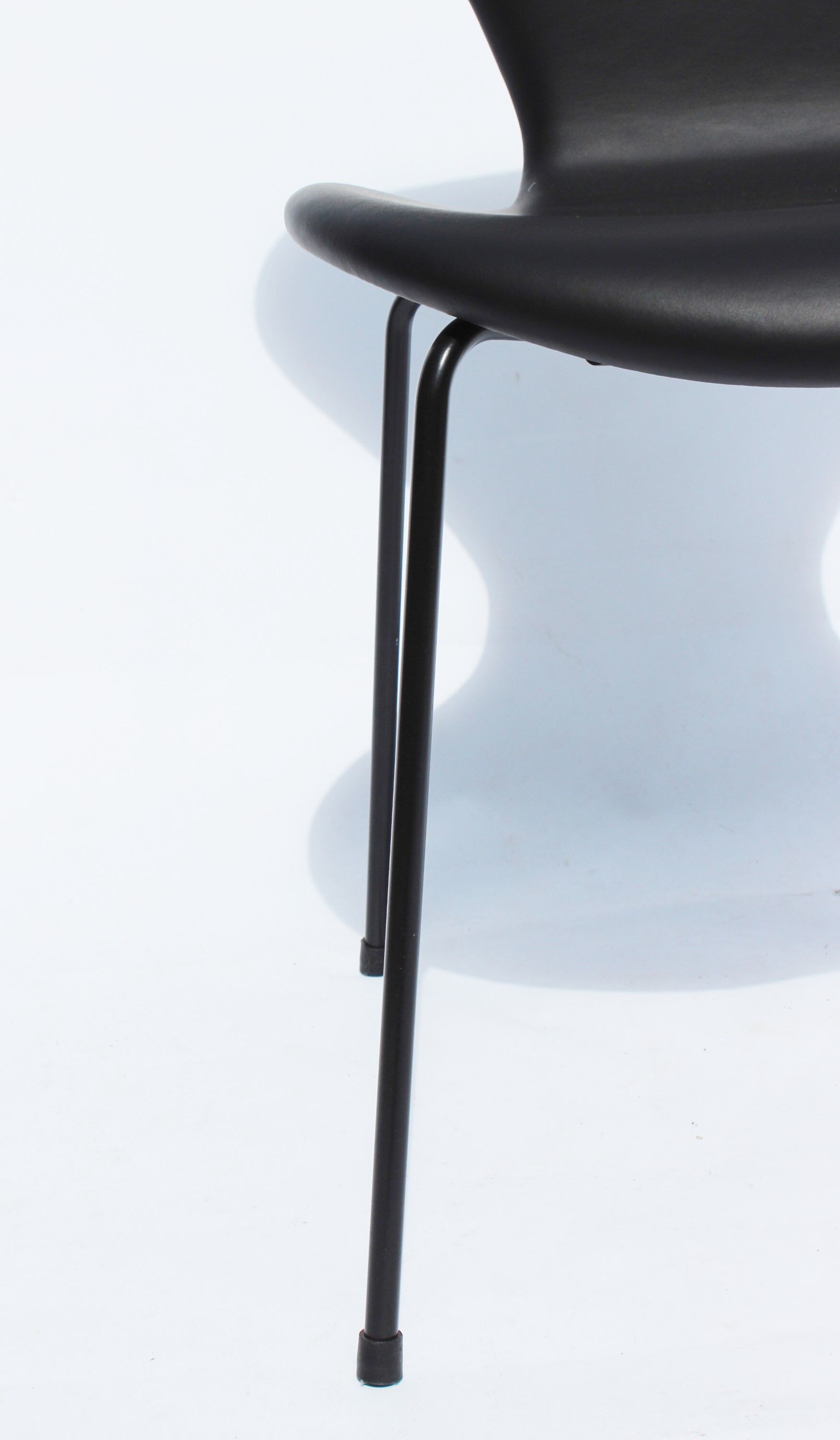 Ensemble de trois chaises séries Sept, modèle 3107, conçu par Arne Jacobsen