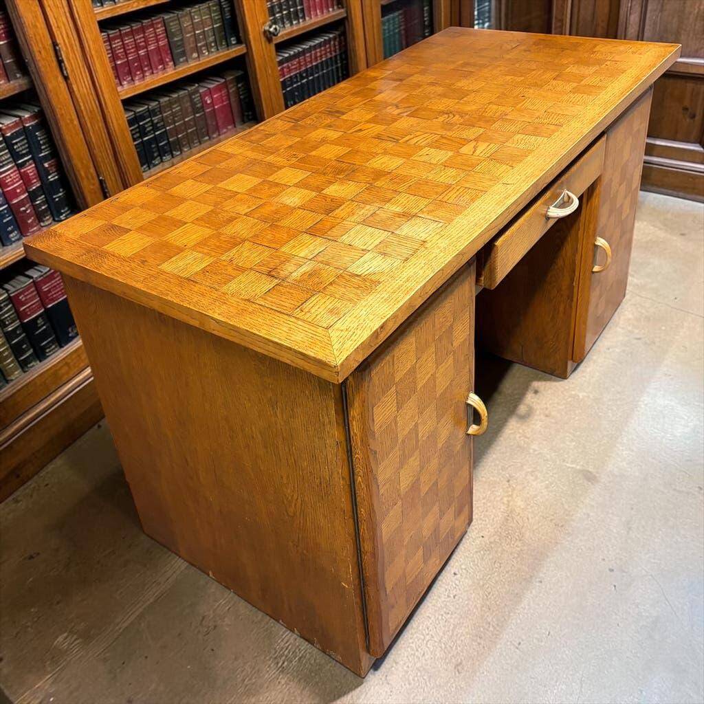 Bureau en bois vintage avec incrustation