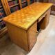 Bureau en bois vintage avec incrustation