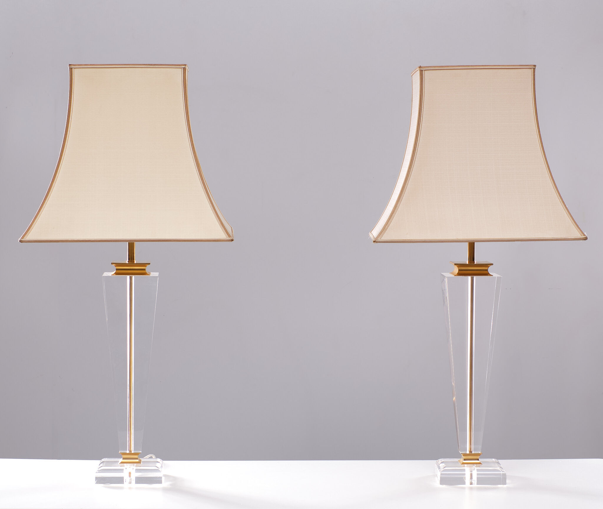 Paire de lampes de table Hollywood Regency lucite 1970 France