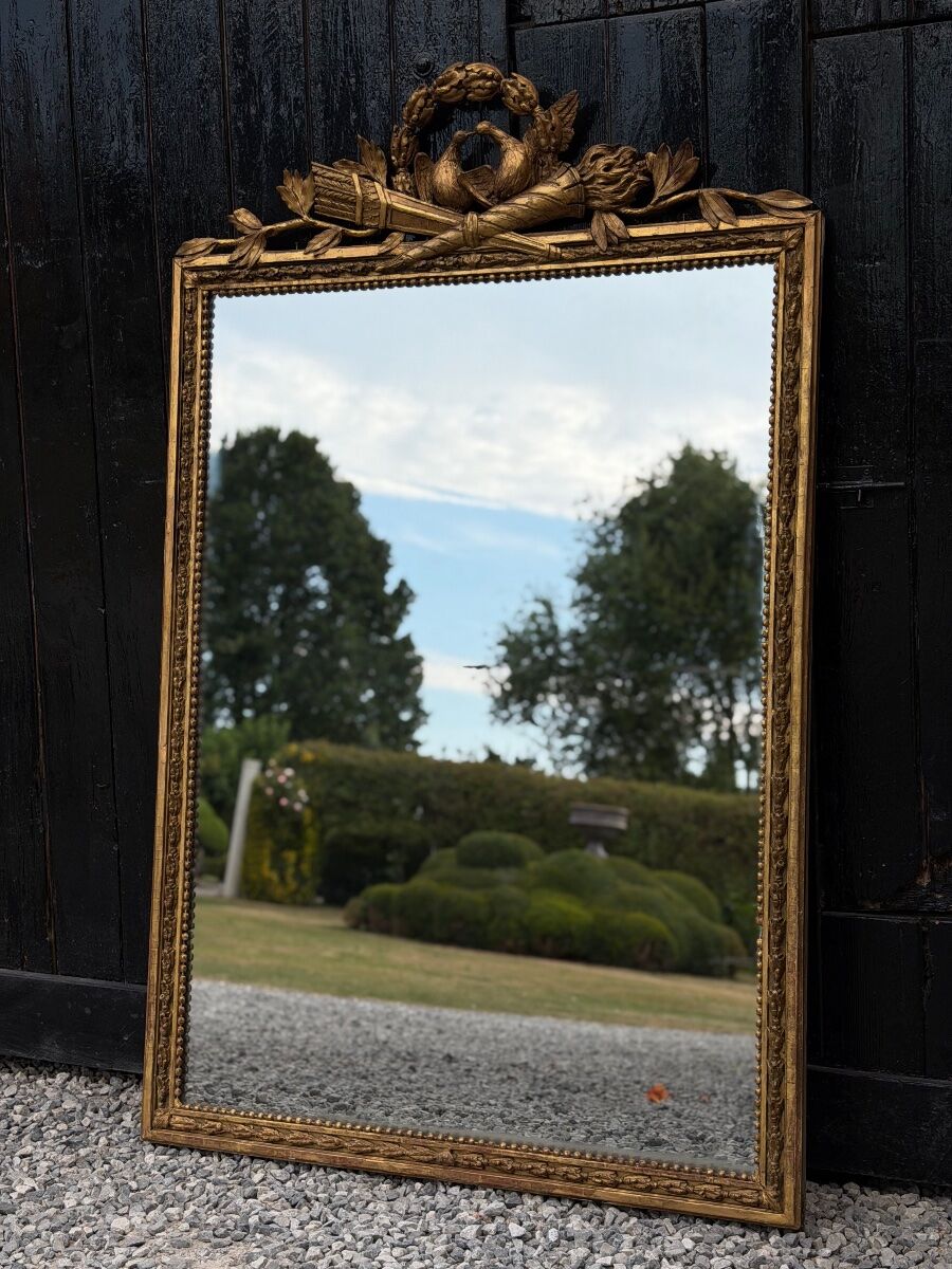 Louis XVI mirror in carved and gilded wood, 18th century
