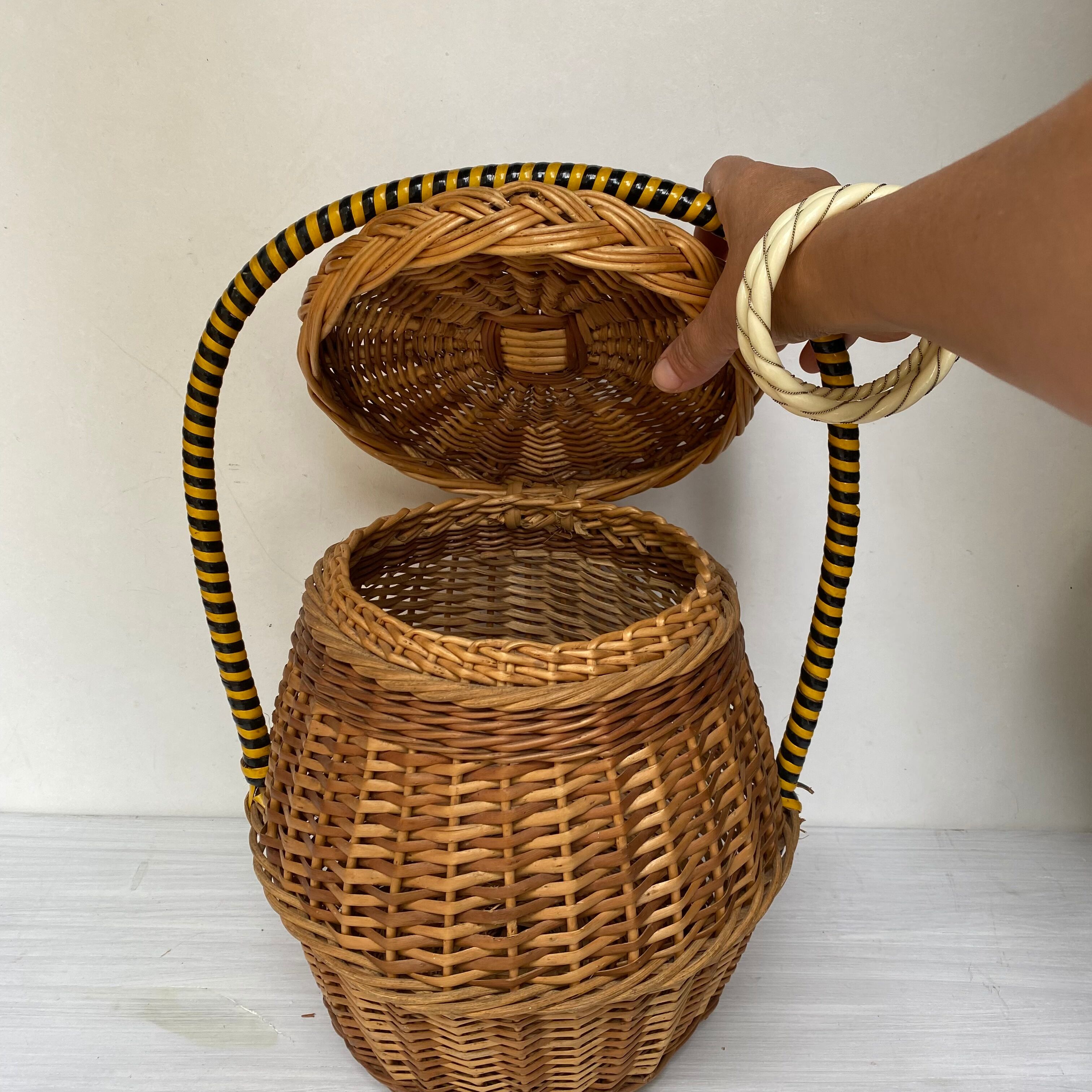 Vintage basket with lid