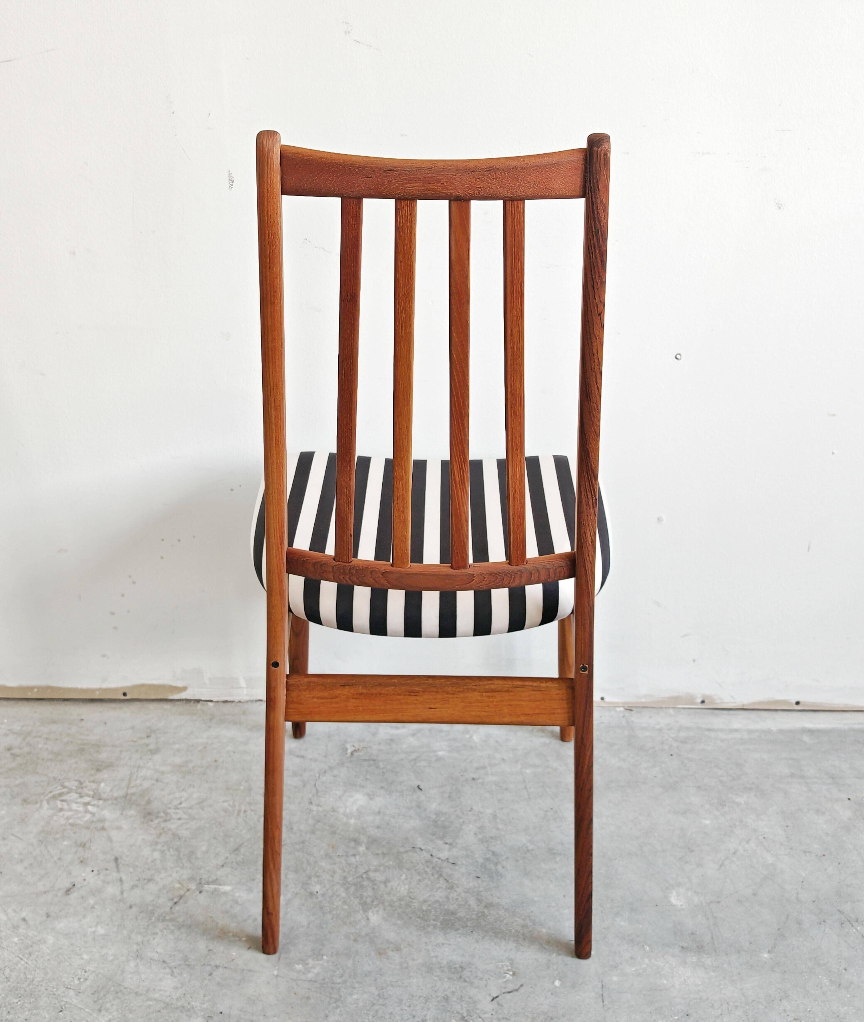 Ensemble de 4 chaises Mid-Century Modern en teck massif 1960