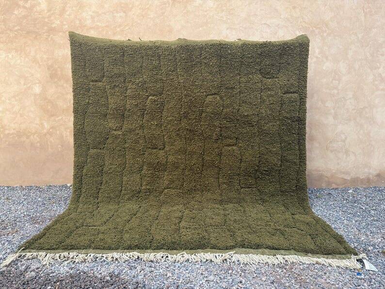 Handmade traditional pure wool rug in green, size 150 x 250 cm.