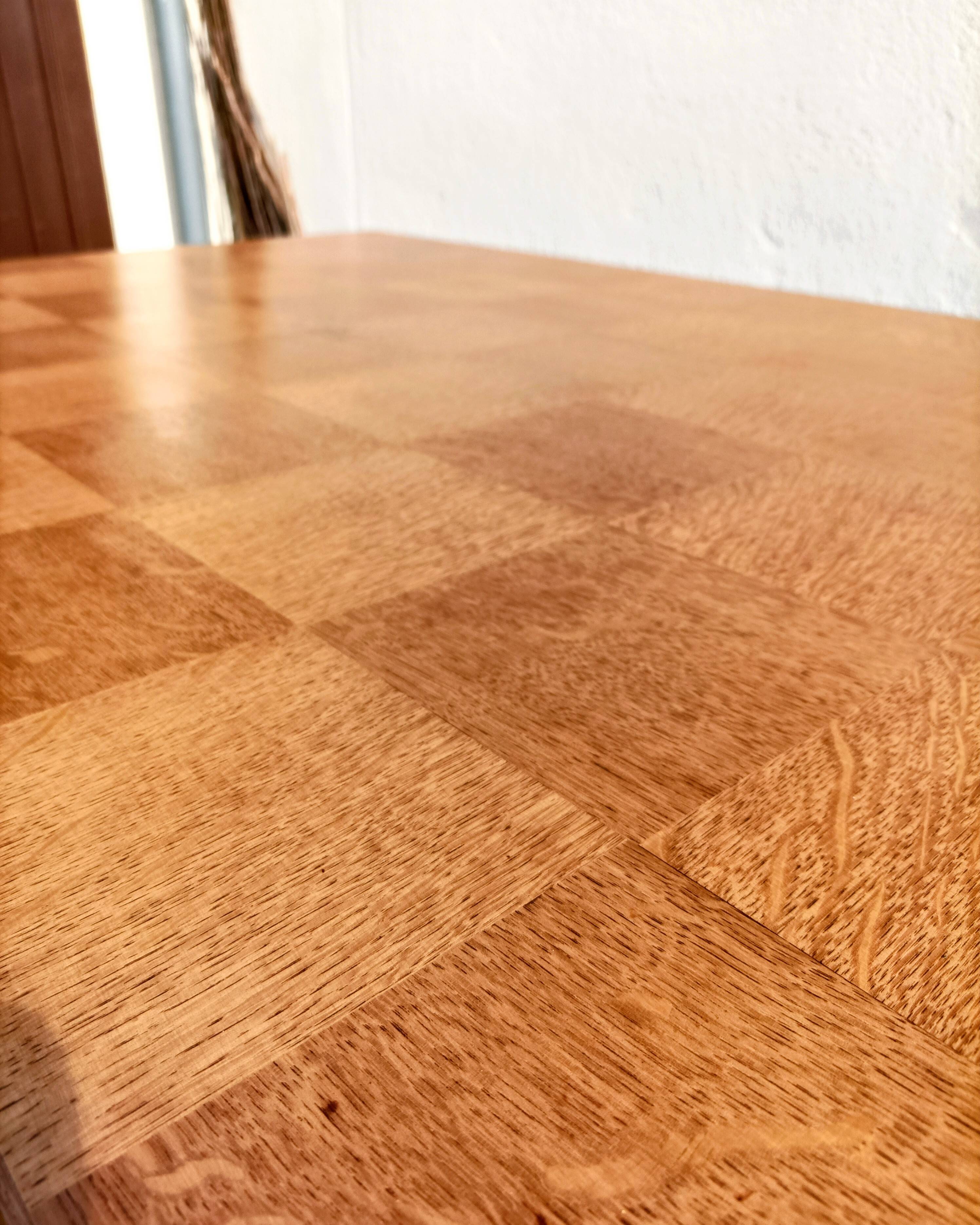 Dining table with tapered legs