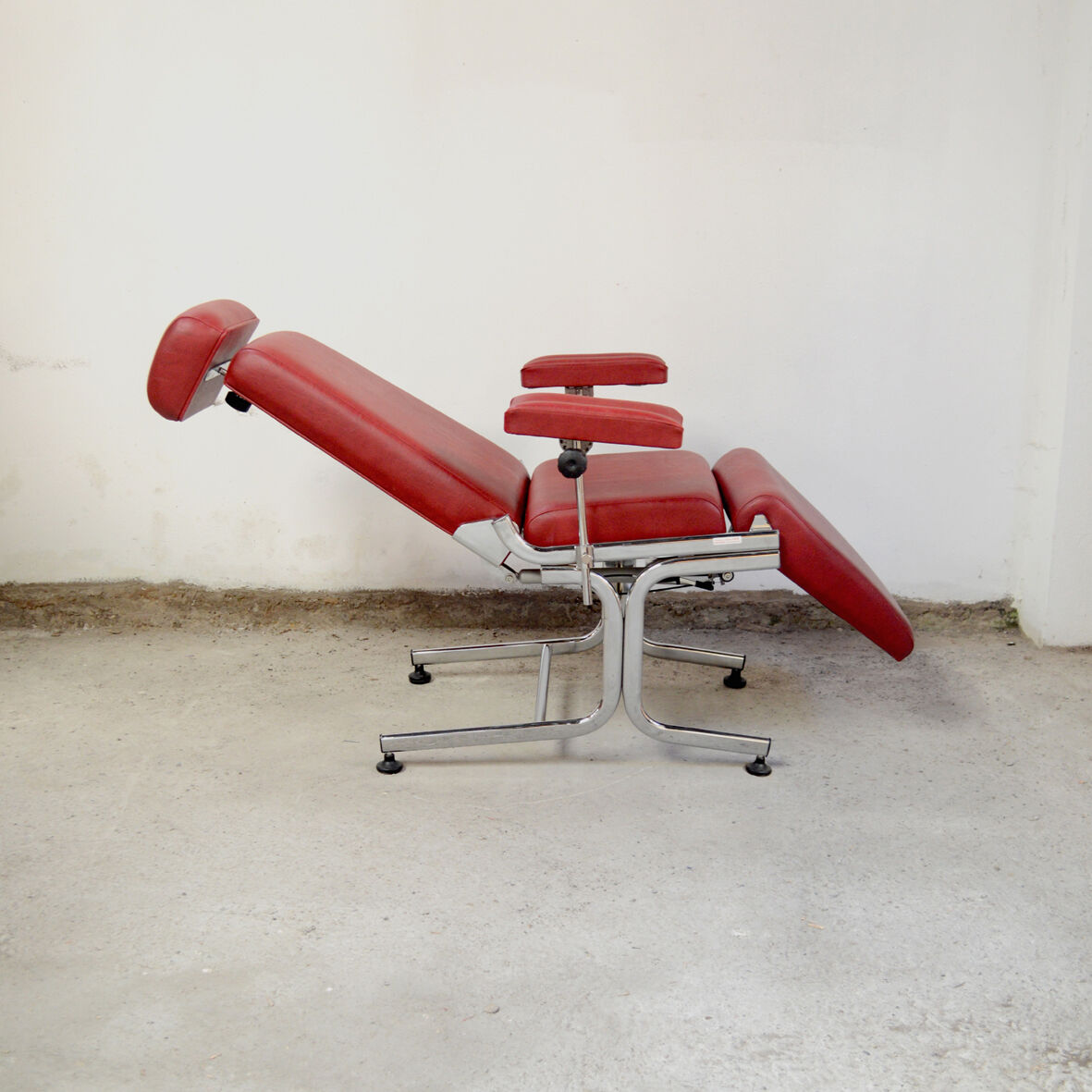 Dentist retro red skai