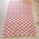 Tapis berbère Béni Ouarain à damiers rose et blanc