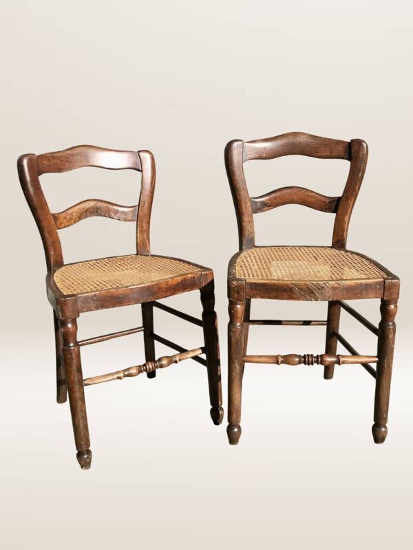 Paire de chaises en bois tourné et cannage