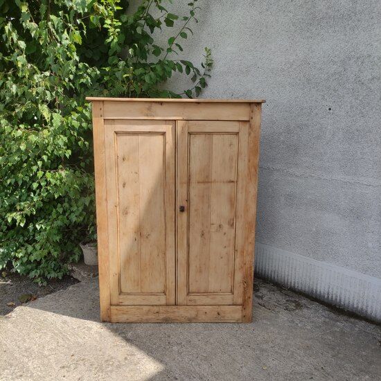 Low cabinet