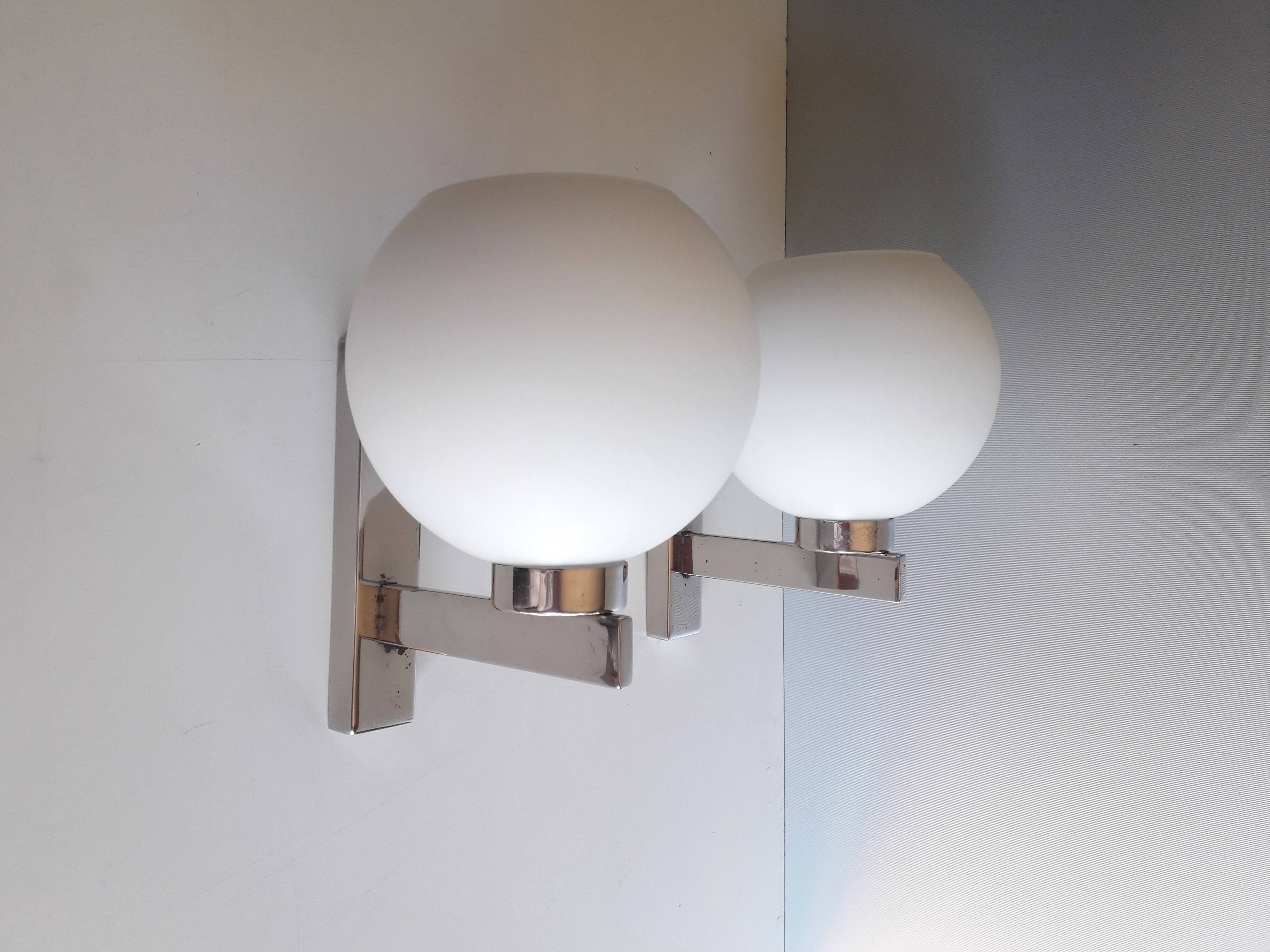 Pair of vintage wall lights - Chrome and glass - 1970s