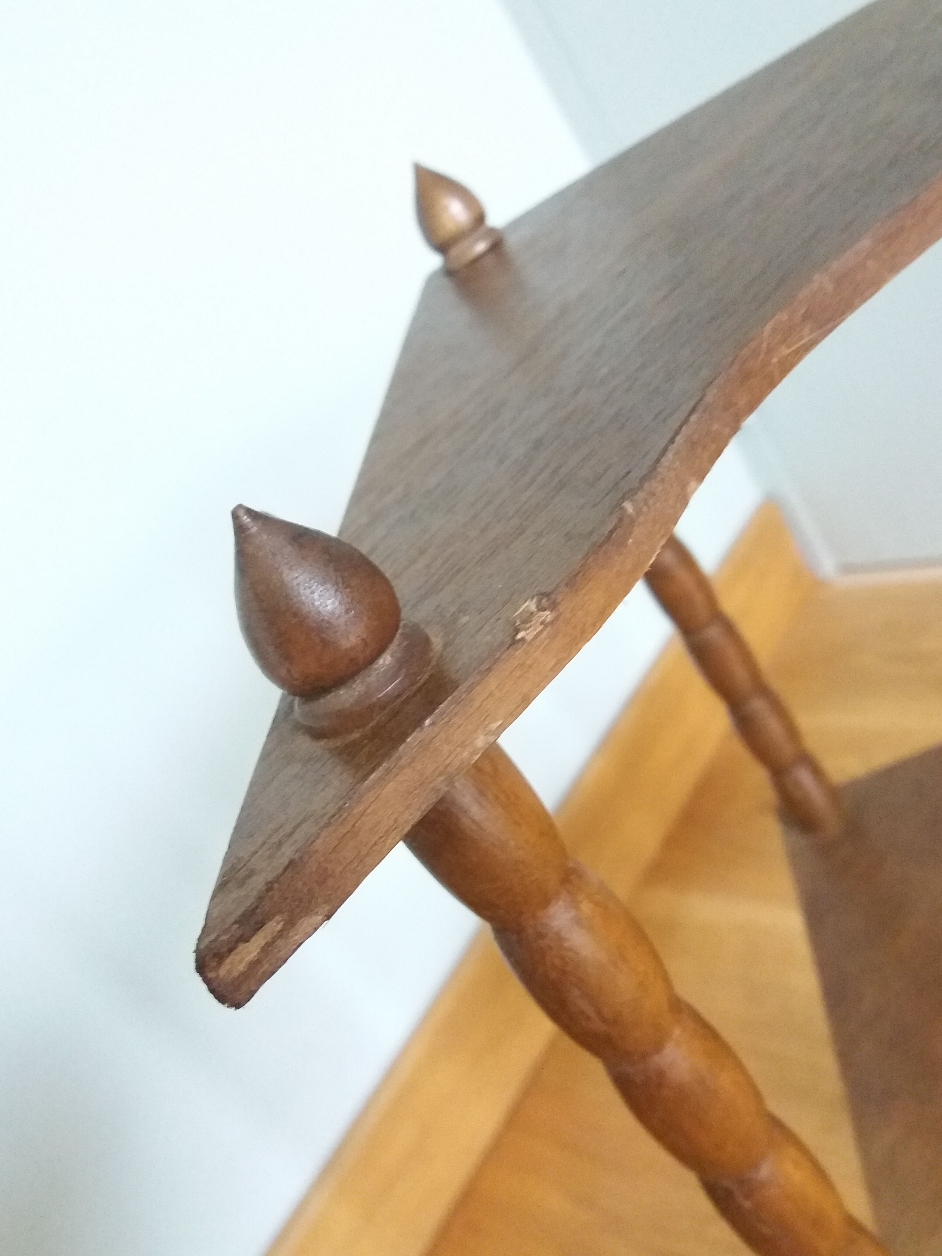 Hanging corner wall shelf