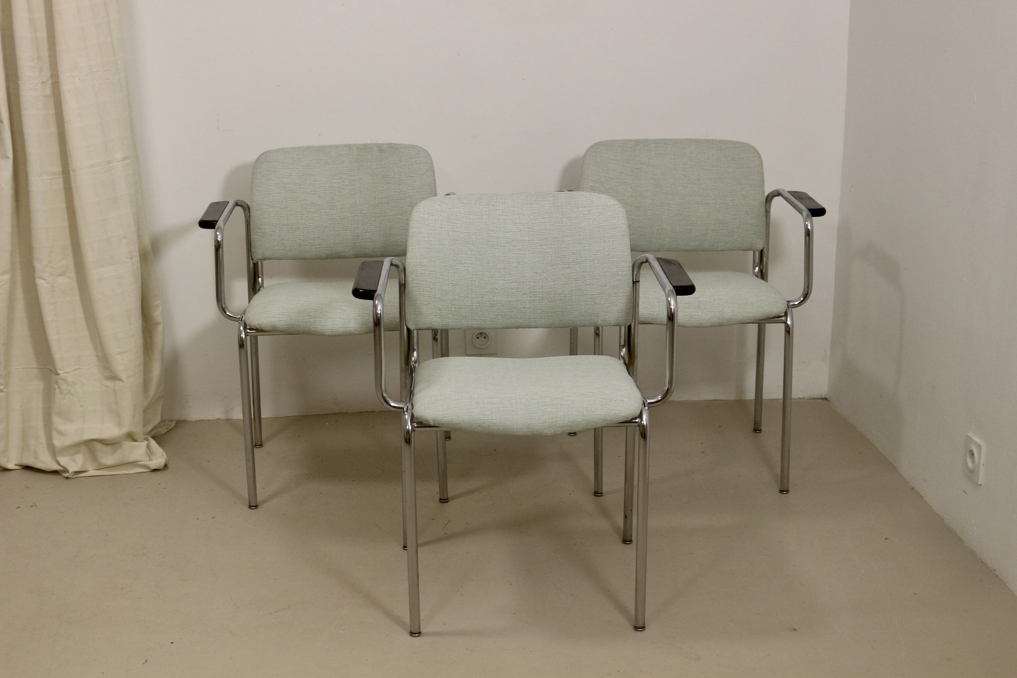 Set de 3 de chaises tubulaires en acier chromé, datant de 1970.Ref Amanda
