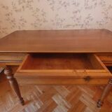 Pretty English-style wooden desk