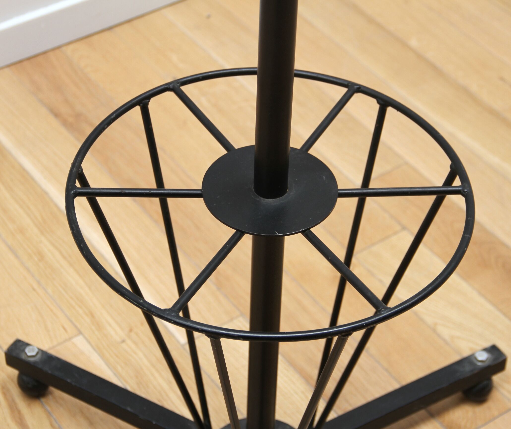 Metal design coat rack