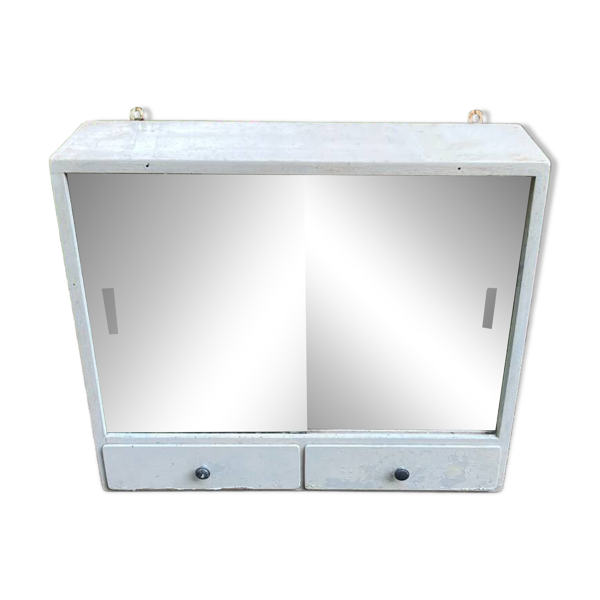 Armoire à pharmacie