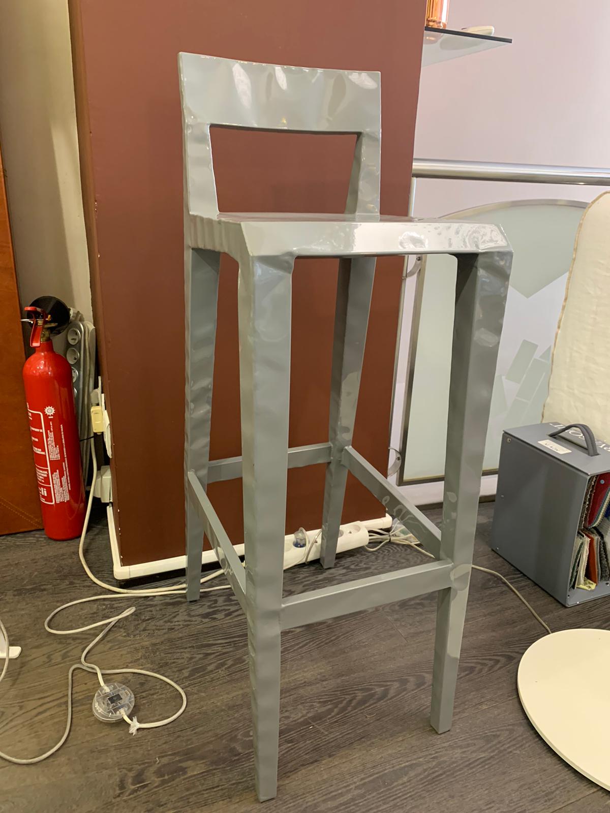 Tabouret Mr. B avec dossier couleur gris - Cappellini