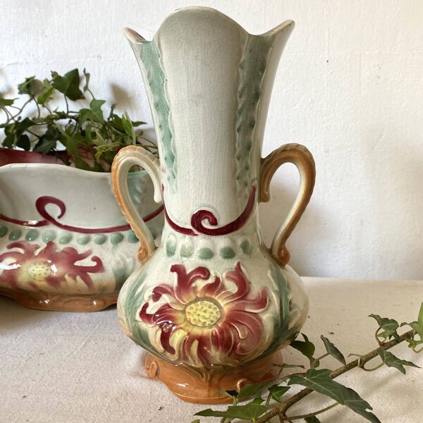 Vases en barbotine art nouveau, ancienne garniture de cheminée