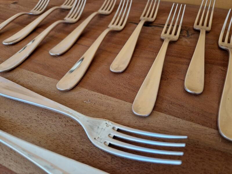 Christofle, Paris - Série de 12 fourchettes de table - Modèle Dax - En métal argenté