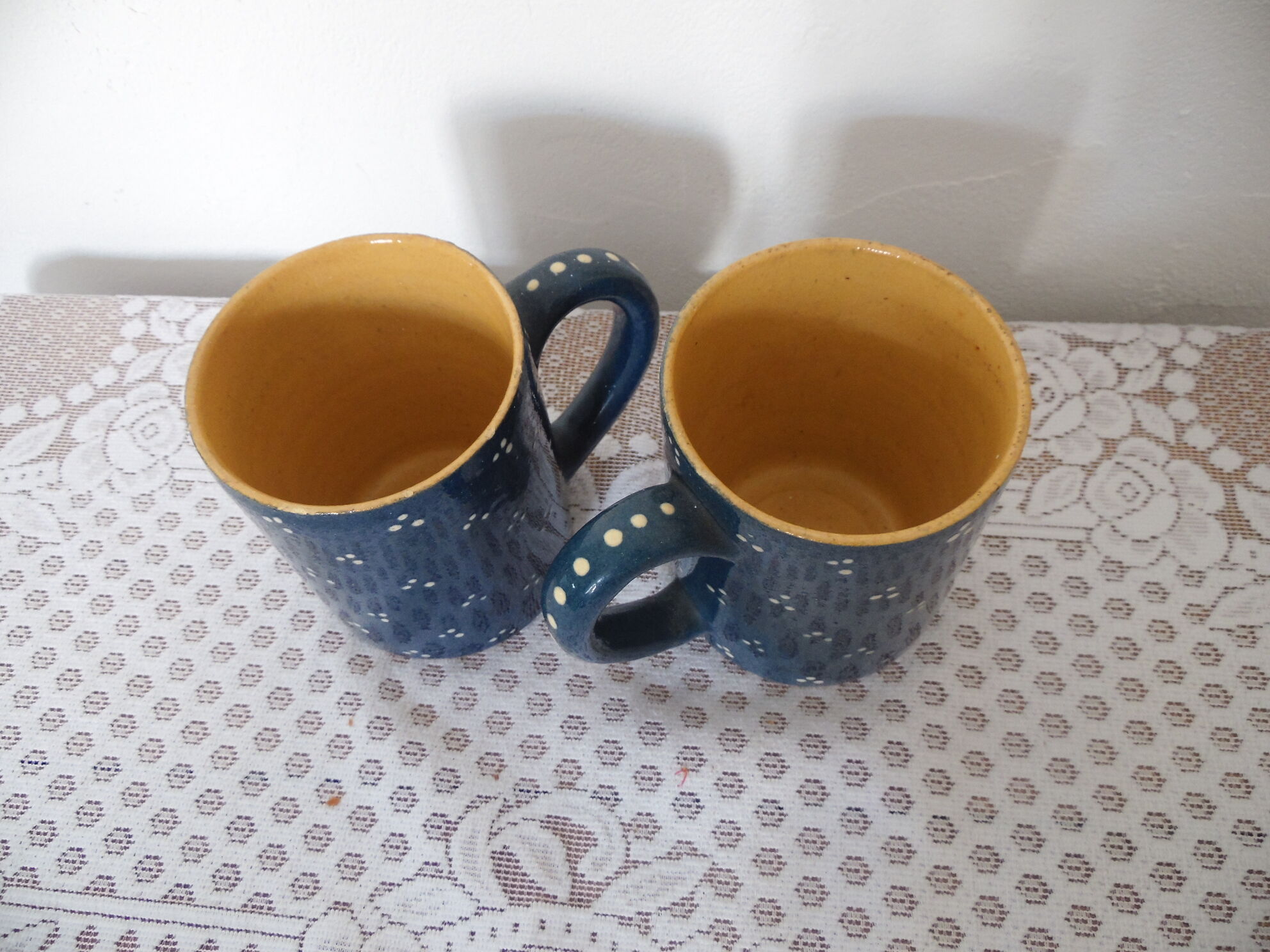 Duo of large mugs gres blue pea white
