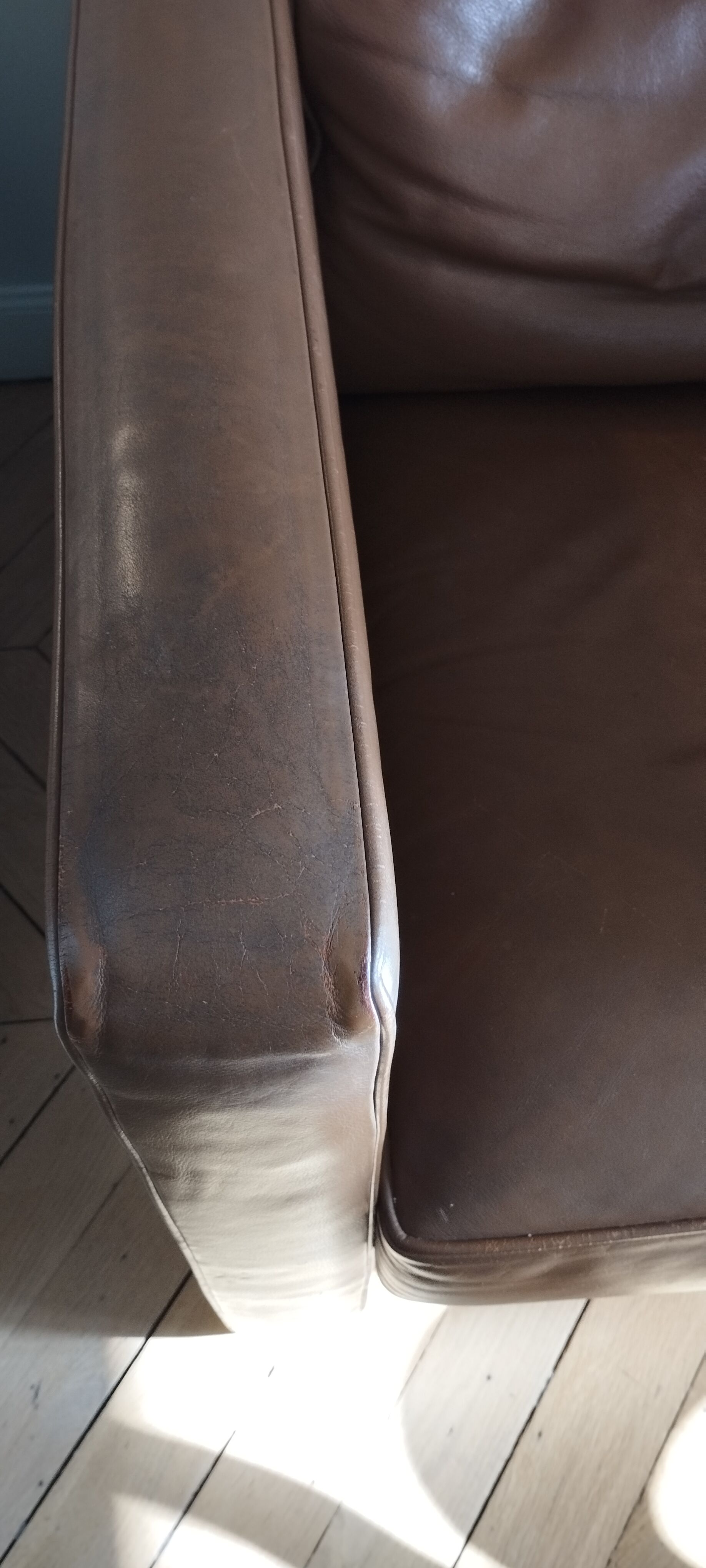 Hugues Chevalier leather armchairs