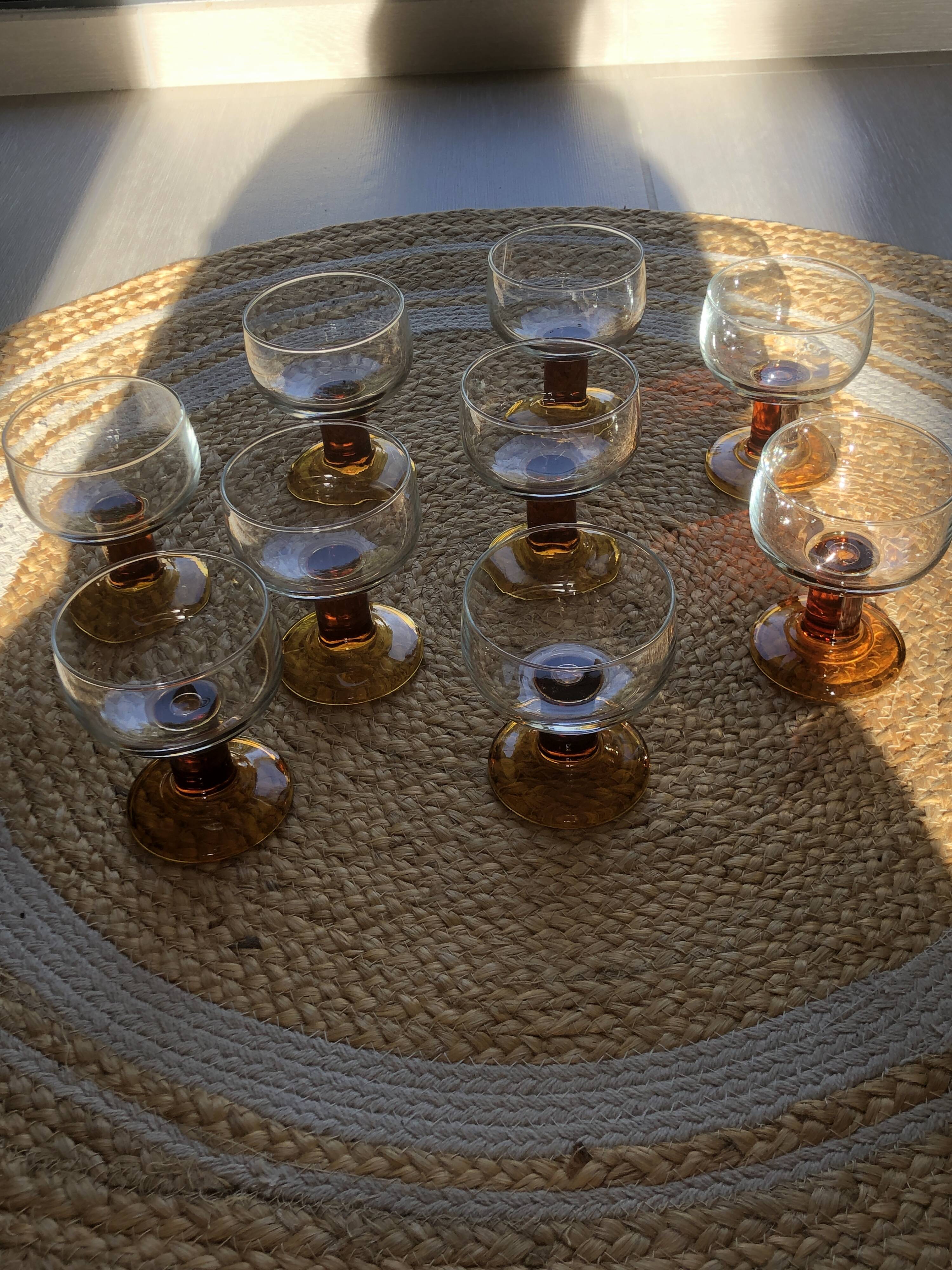 Lot of 9 glasses/cups from the 70s with amber feet