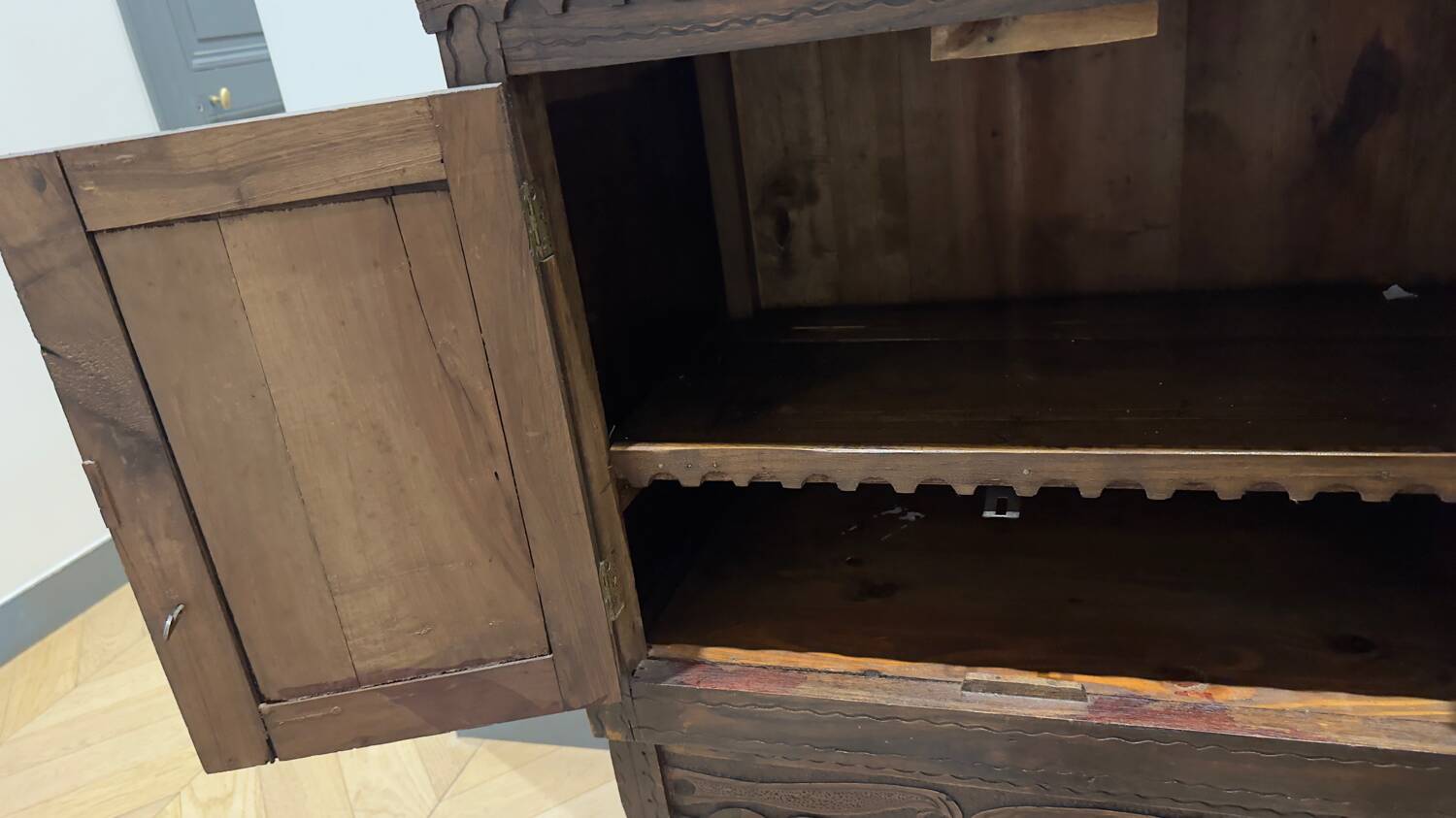 Antique Spanish sideboard in solid walnut – late 19th century