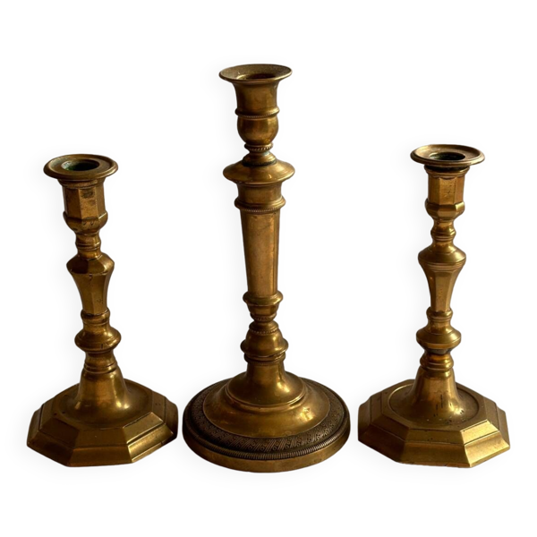 Ensemble de 3 bougeoirs en bronze et laiton XIXe siècle