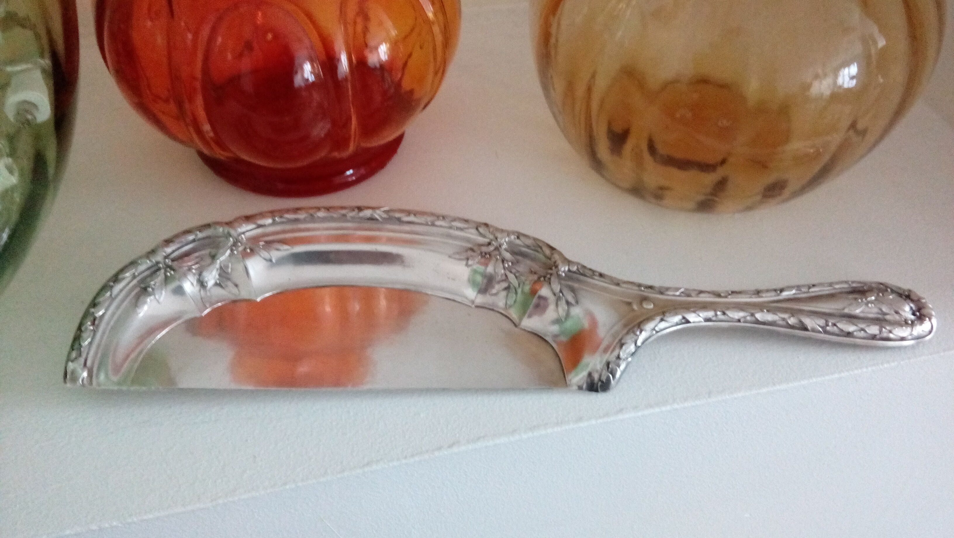 Pick-crumbs silver metal shovel