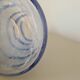Vase/Carafe conique en verre
soufflé à décor de spirale bleue