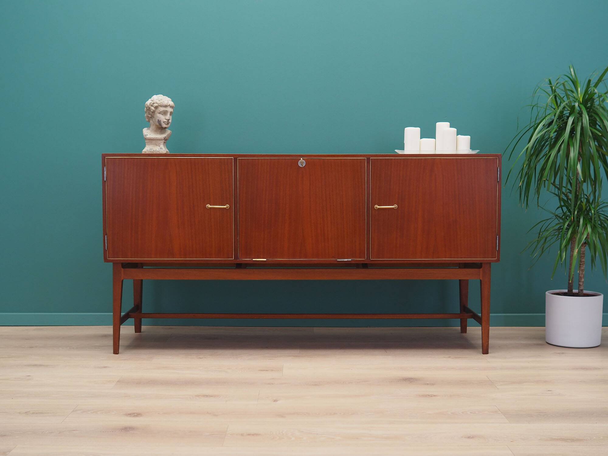 Enfilade en acajou, design danois, années 1970, production : Danemark