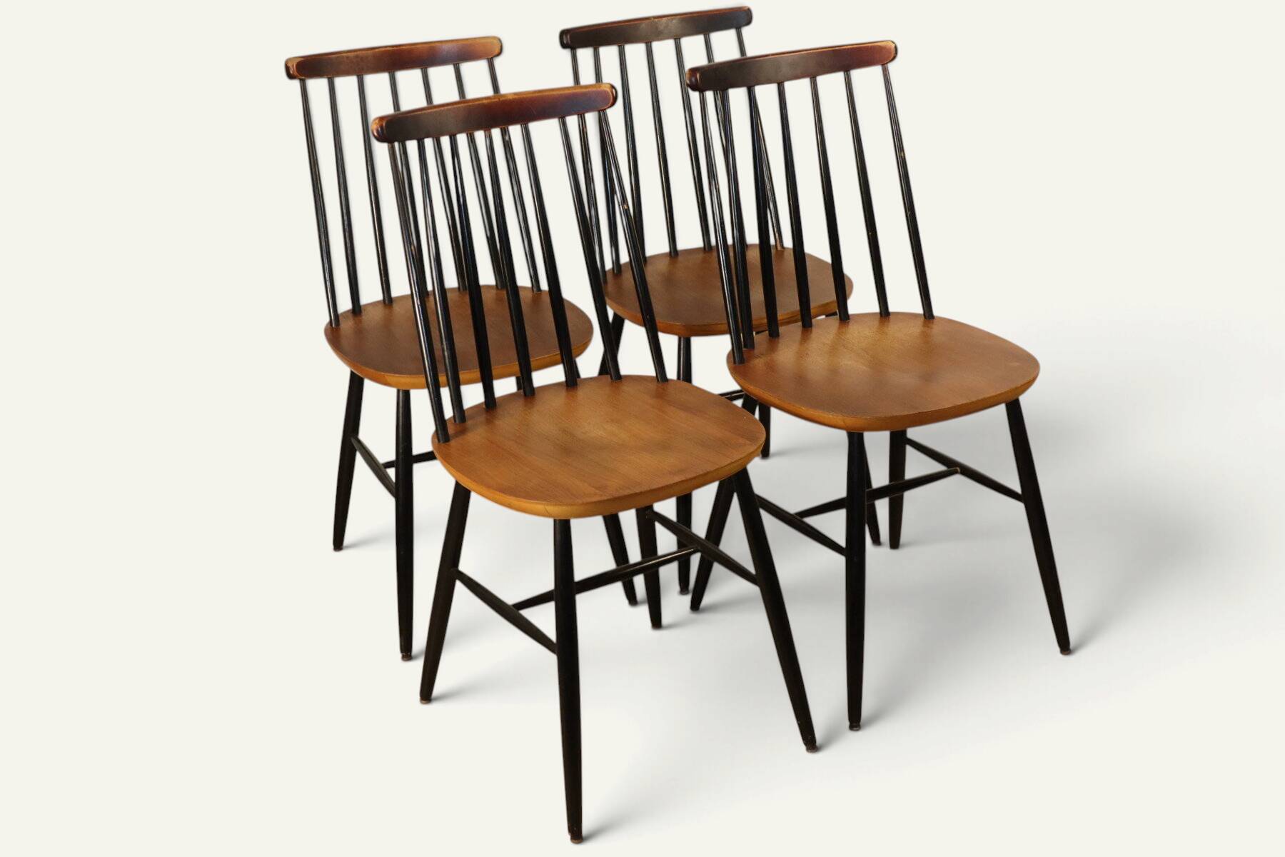Set of 4 vintage wooden chairs, 1960s