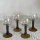 Verres à pied de type Roemer, couleur ambrée  