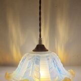Deux suspensions Ezan opalescente art déco