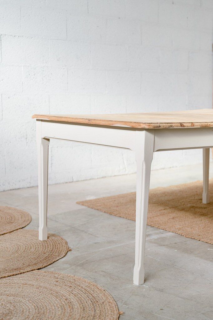 Wooden farmhouse table – cream foot