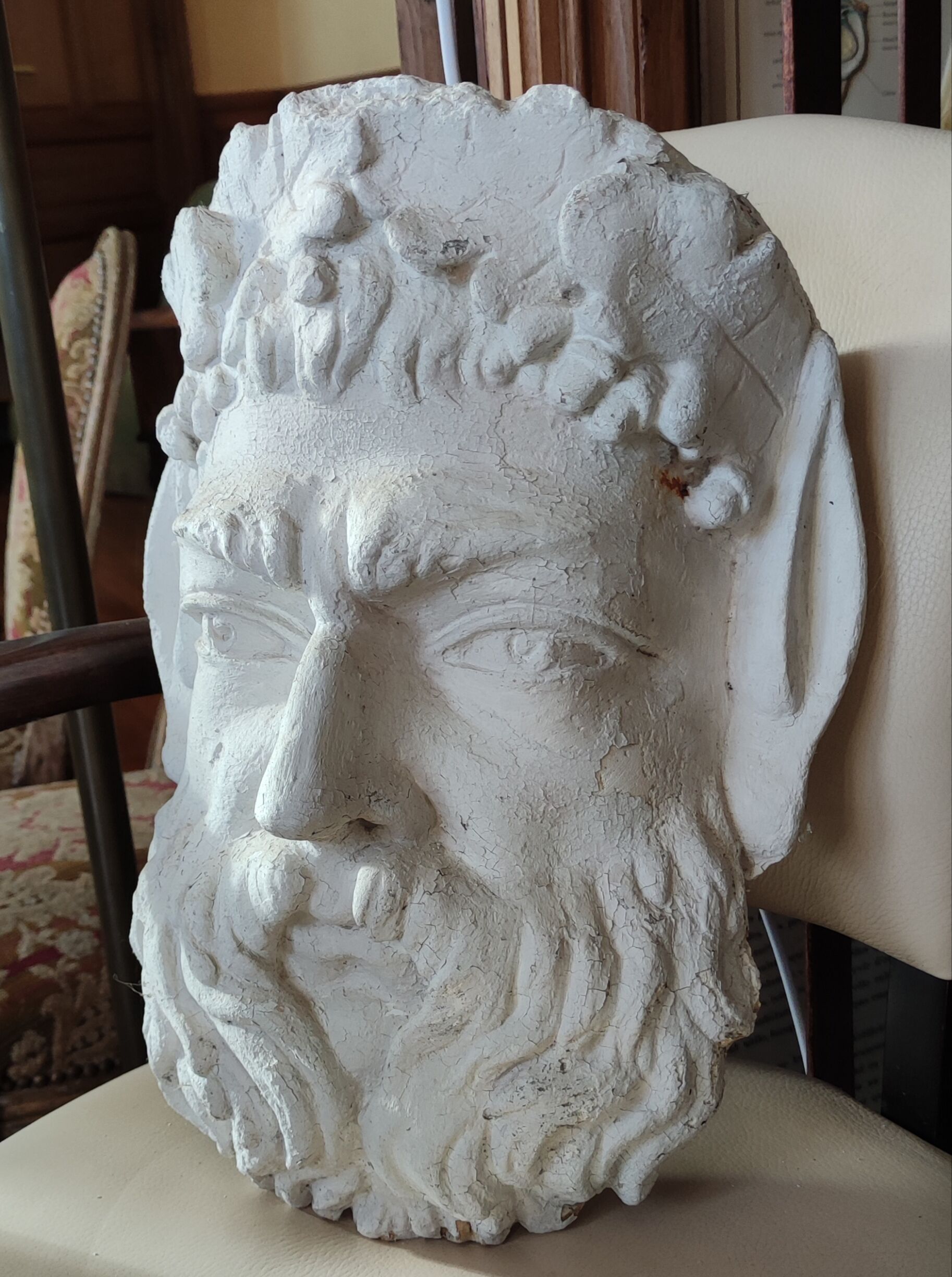 Old plaster face/antique décor