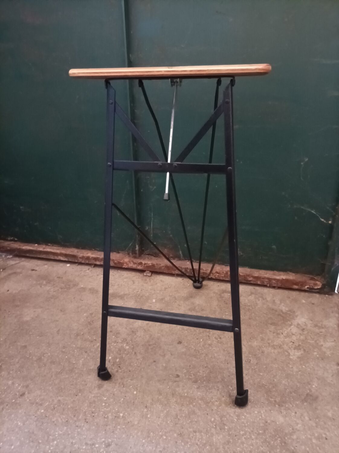 Design year 70 industrial stool "dragonfly"