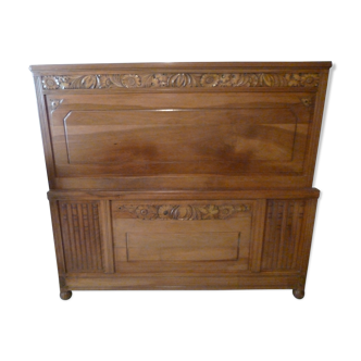 Walnut bed a