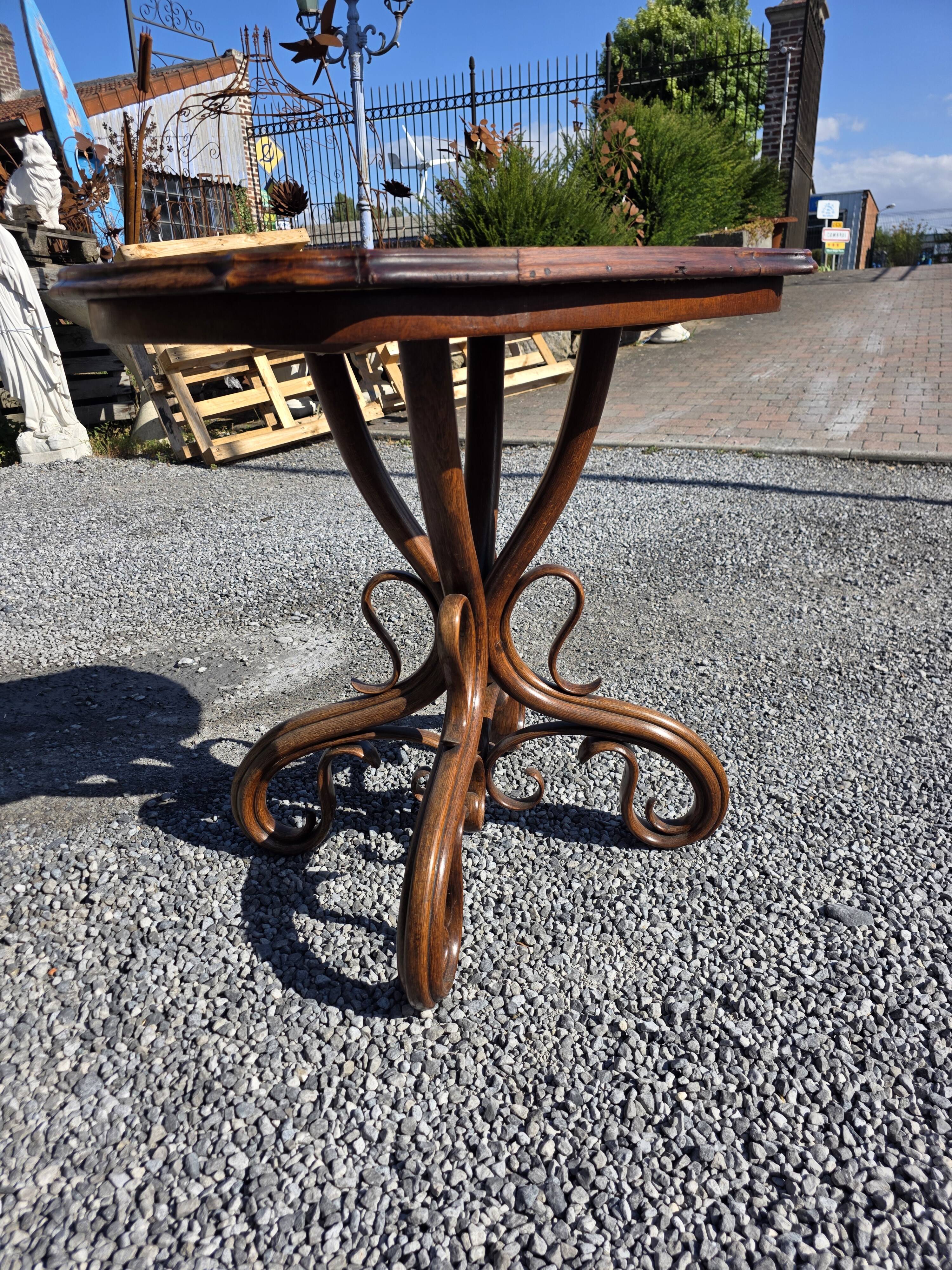 Thonet No. 1 curved wooden side table from the 19th century.
