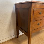 Commode Louis XVI en Noyer et Marqueterie