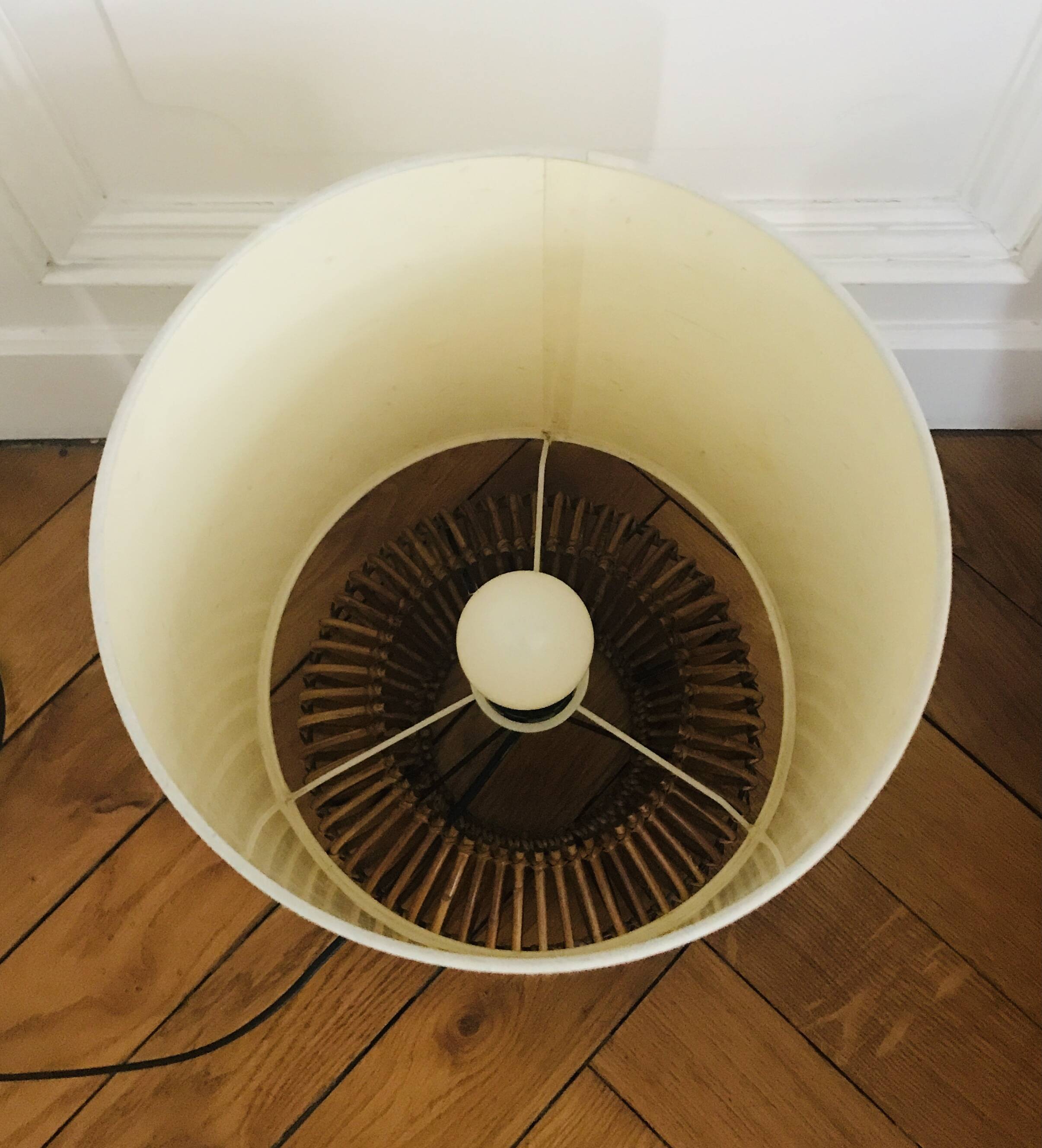 Table lamp with rattan base and papier-mâché hat