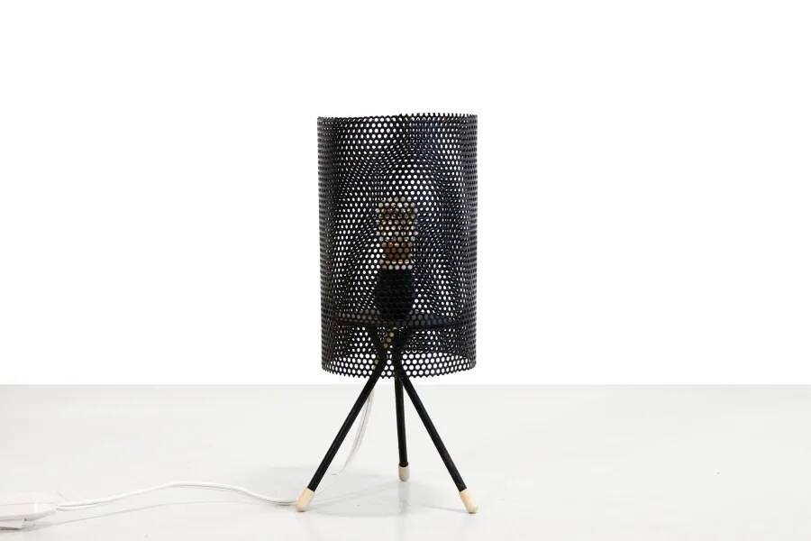 Lampe de table Pilastro moderniste hollandaise en métal perforé par Tjerk Reijenga